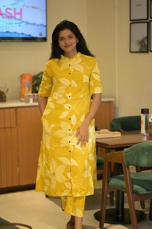 Women's Rayon Viscose Straight Printed Kurta with Pant Size Large Color Yellow