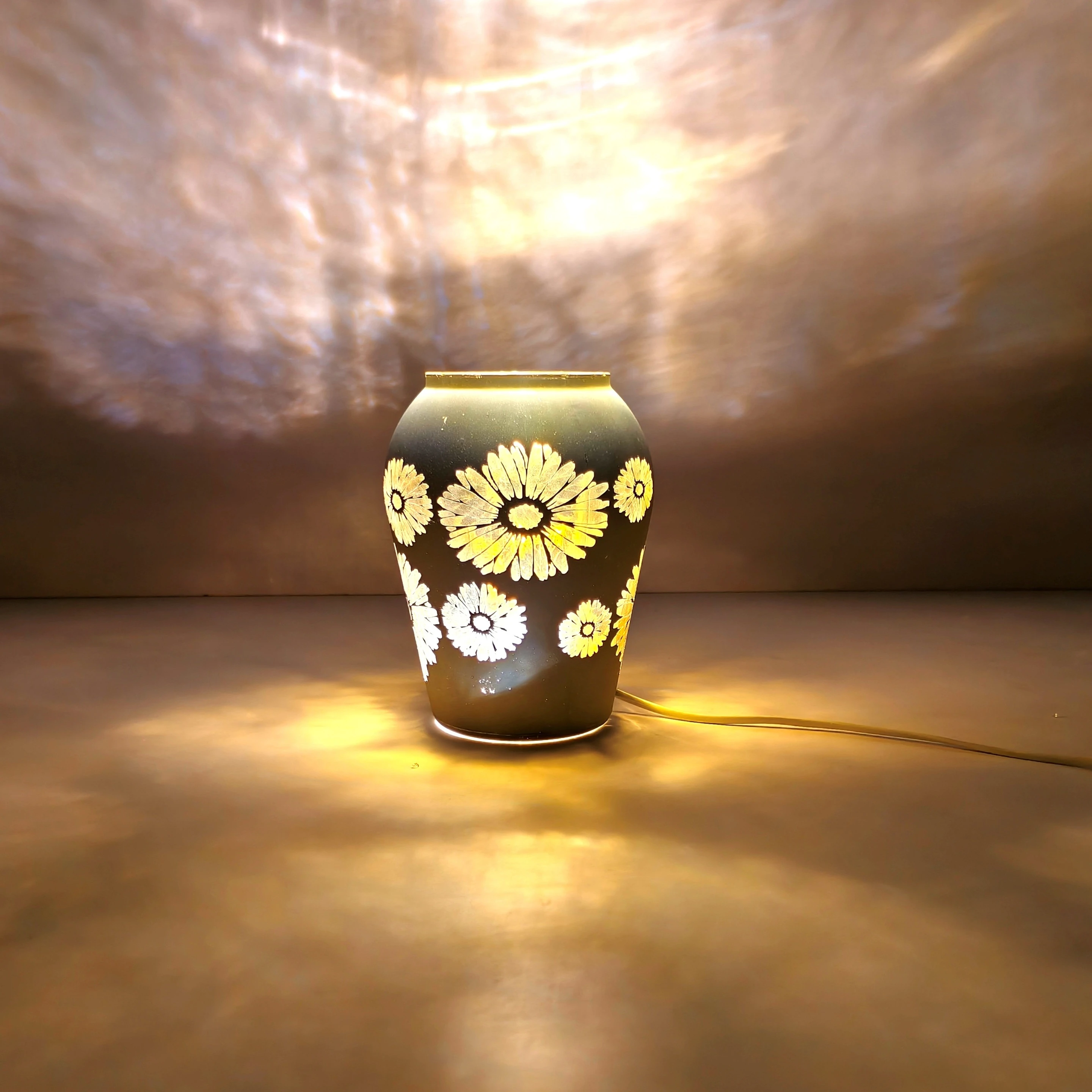 MSG102 Glass Vase (7 inch, White)