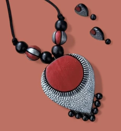 Handcrafted Terracotta Teardrop Pendant Necklace Set – Red & Purple Edition (Red and silver)