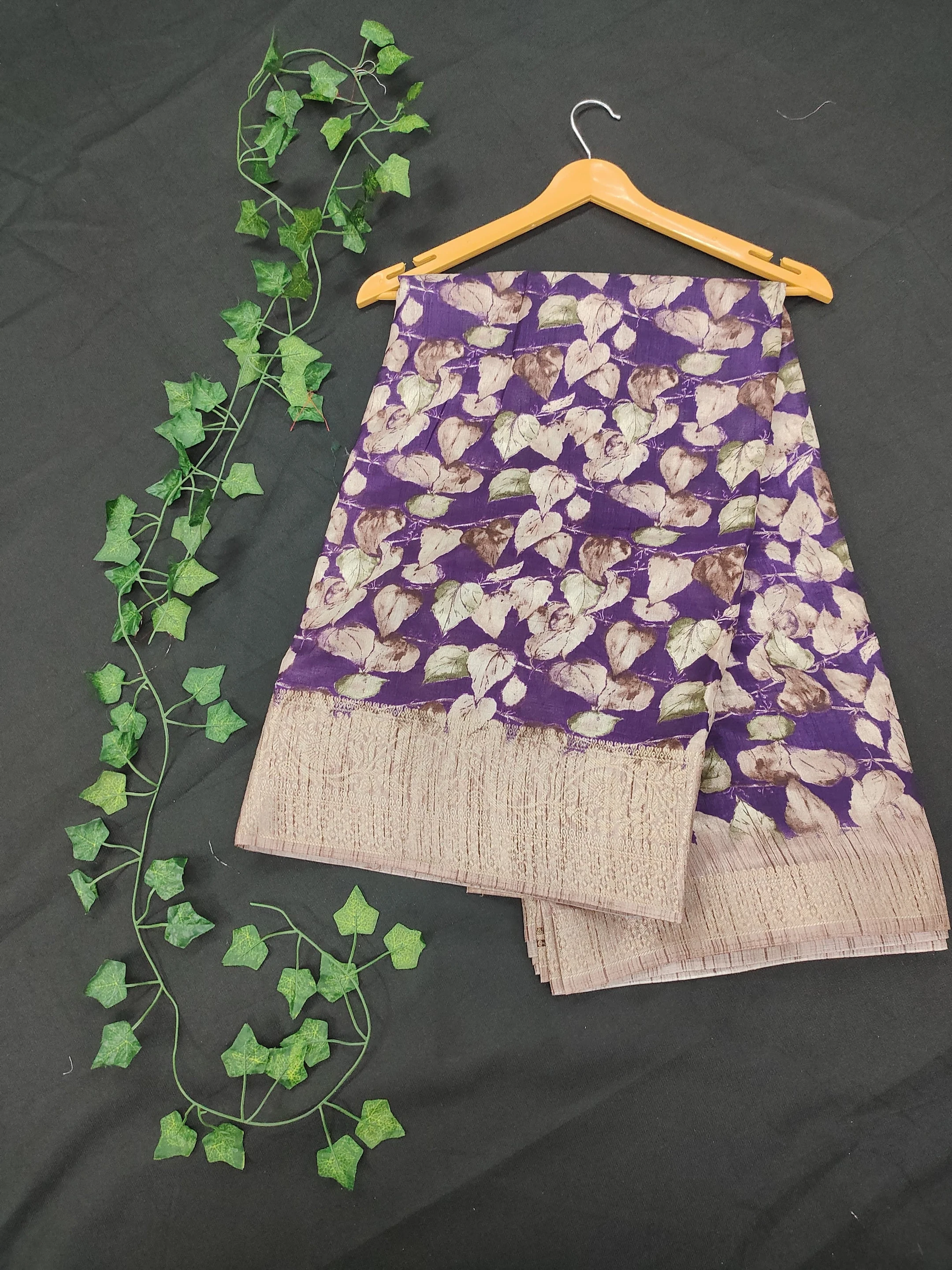 HETVI FASHIONS Printed Bollywood Art Silk, Silk Blend Saree (Purple)