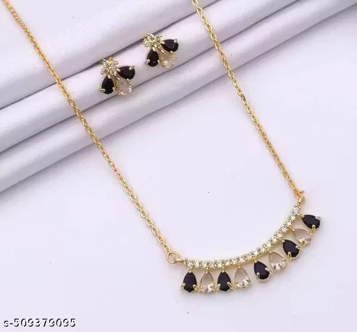 Beautiful Design Chain Pendant With Earrings