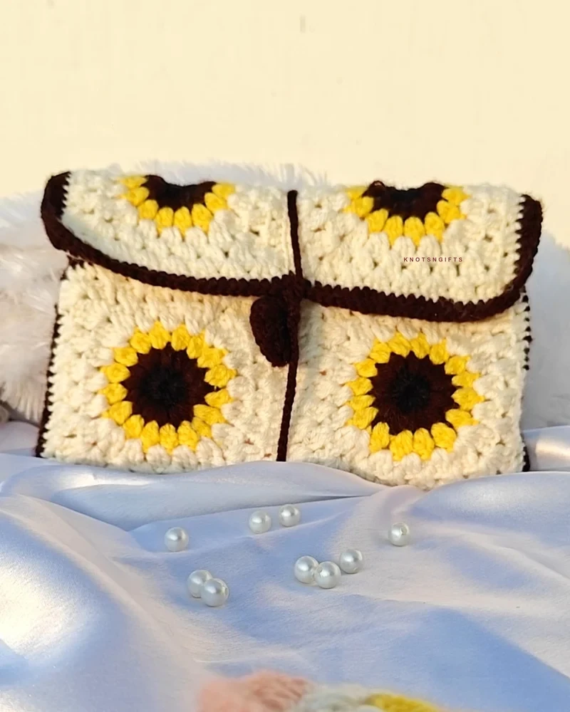 Crochet Sunflowe Booksleeve Bag
