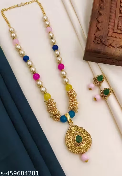 Pearl-Studded Jewellery Set