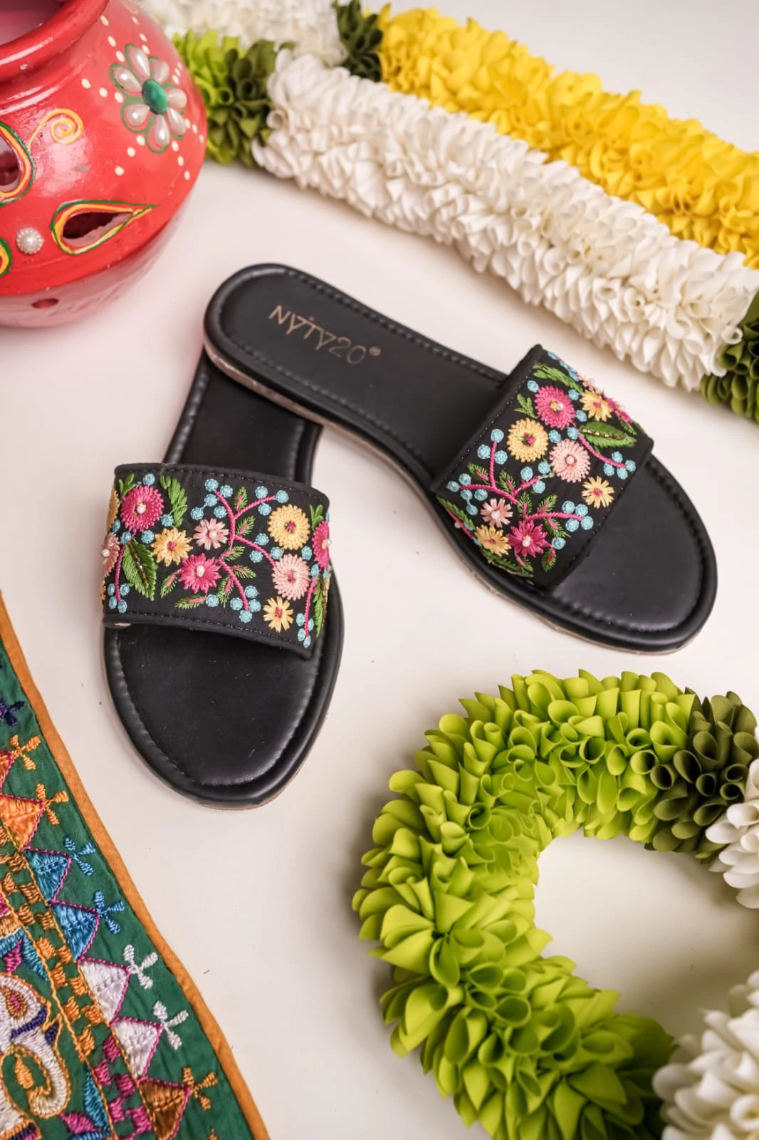 Heavy Roman Silk KESH641 Black malti design Women Ethnic Footwear Wholesale Casual Ethnic Footwear Ethnic Leather Flats Luxury Comfort Sandals Manufacturer