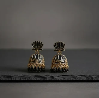 Sajdacommerce Minimalist Pearl Safety Pin Statement